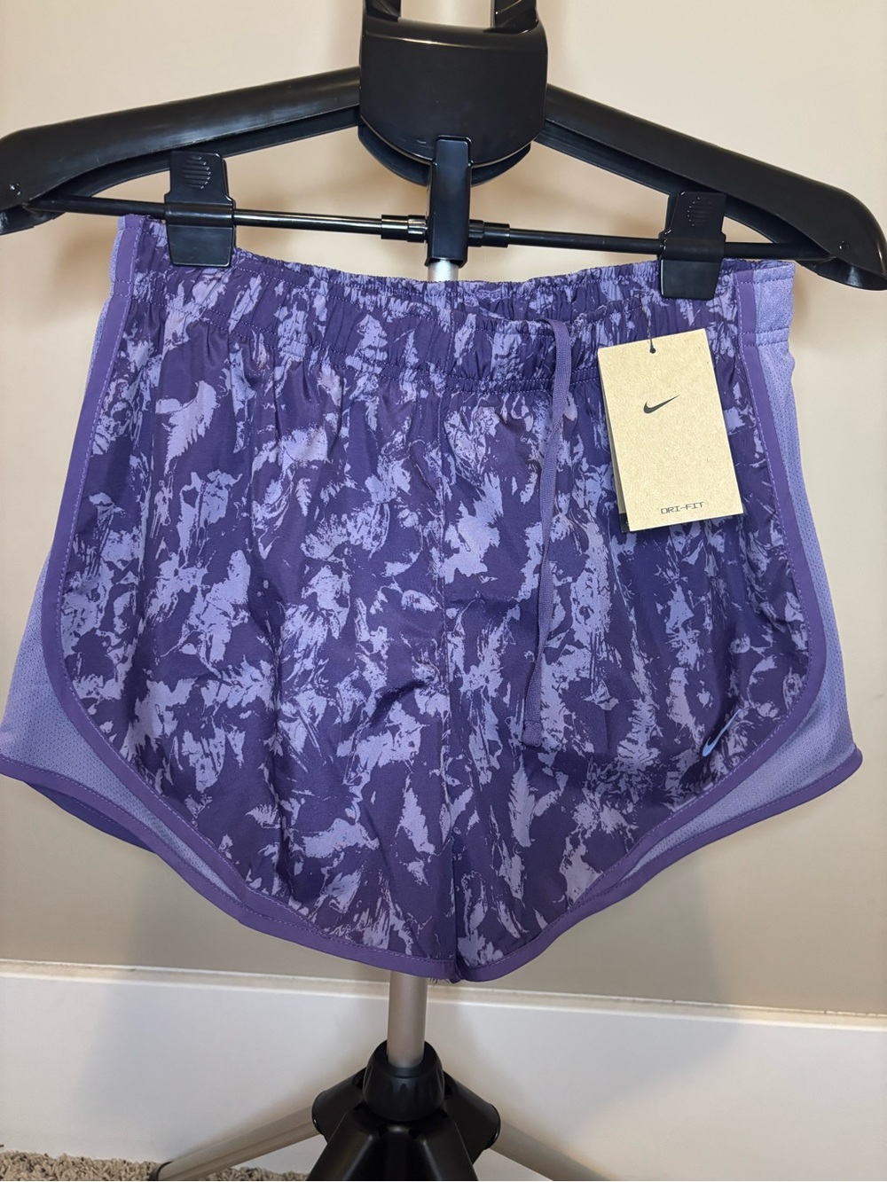 Nike Dri-FIT Women’s M Purple Abstract Print Running Athletic Shorts NWT - Picture 3 of 8